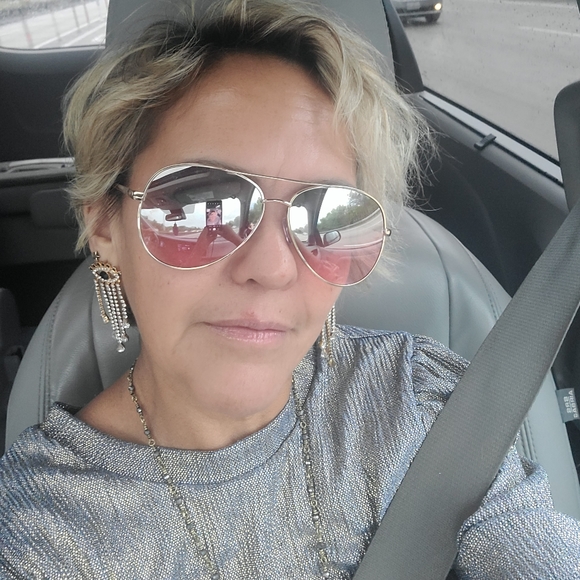 Meet the Posher Other - Meet your Posher, Sandra